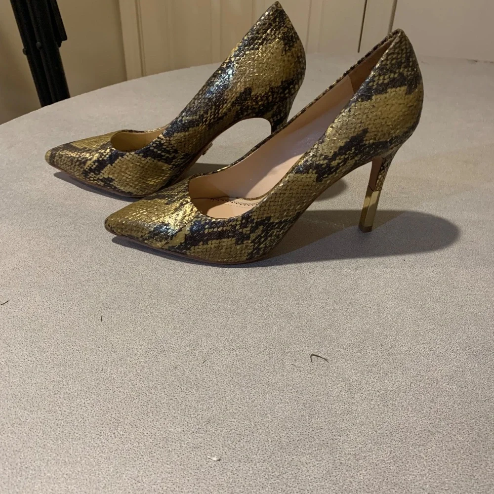 Pour la Victoire Gold /Brown Snakeprint Leather Pumps sz 8.5